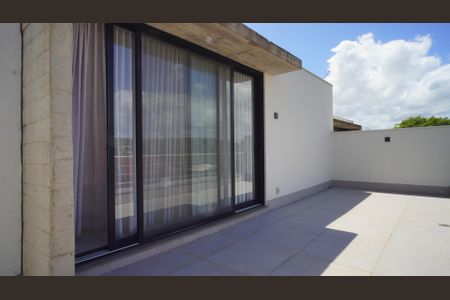 Casa à venda com 380m², 3 quartos e 2 vagas Casa à venda com 380m², 3 quartos e 2 vagasTerraço frente