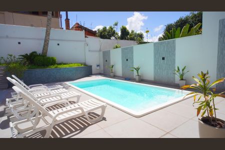 Casa à venda com 380m², 3 quartos e 2 vagas Casa à venda com 380m², 3 quartos e 2 vagasPiscina