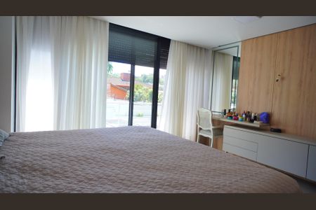 Casa à venda com 380m², 3 quartos e 2 vagas Casa à venda com 380m², 3 quartos e 2 vagasSuite 1