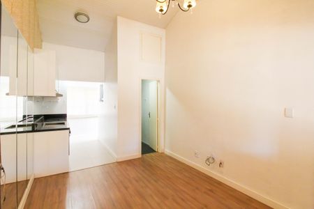 Sala de casa de condomínio à venda com 2 quartos, 80m² em Niterói, Canoas