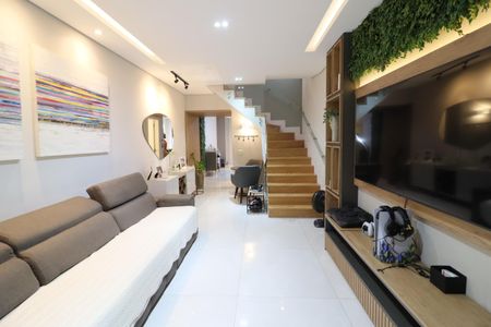 Casa à venda com 230m², 4 quartos e 2 vagasSala