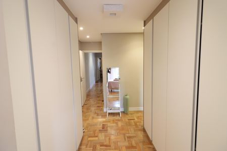 Casa à venda com 230m², 4 quartos e 2 vagasCloset da suíte 1
