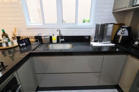 Casa à venda com 230m², 4 quartos e 2 vagasCozinha