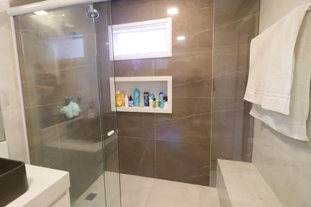 Casa à venda com 230m², 4 quartos e 2 vagasBanheiro da Suíte 1