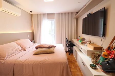 Casa à venda com 230m², 4 quartos e 2 vagasSuíte 1