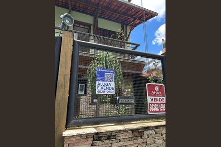 Casa à venda com 300m², 4 quartos e 2 vagas