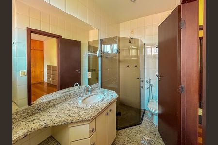 Casa à venda com 300m², 4 quartos e 2 vagas