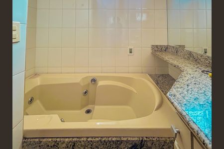 Casa à venda com 300m², 4 quartos e 2 vagas