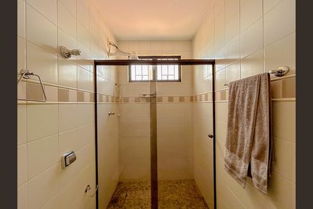 Casa à venda com 300m², 4 quartos e 2 vagas