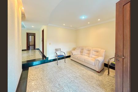 Casa à venda com 300m², 4 quartos e 2 vagas