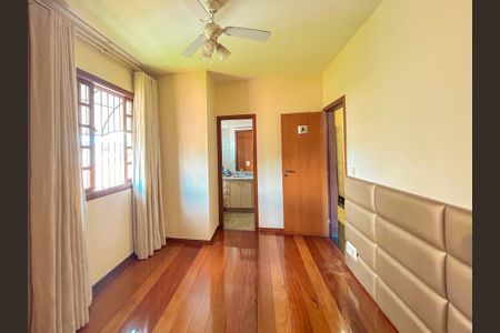 Casa à venda com 4 quartos, 300m² em Heliópolis, Belo Horizonte