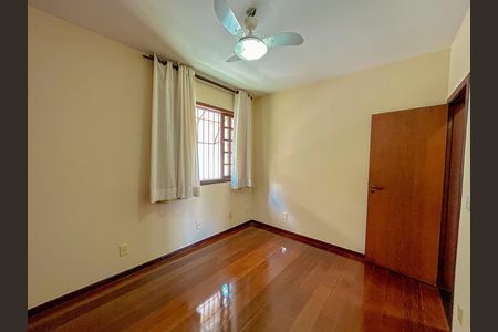 Casa à venda com 300m², 4 quartos e 2 vagas