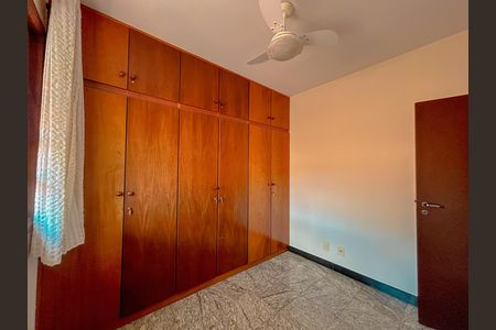 Casa à venda com 300m², 4 quartos e 2 vagas
