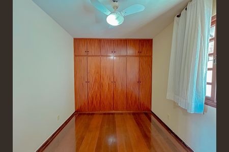 Casa à venda com 300m², 4 quartos e 2 vagas