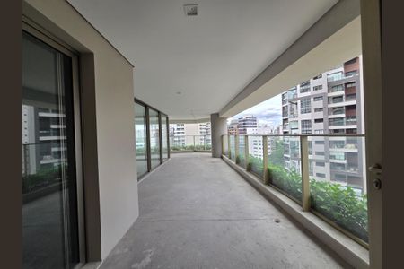 Apartamento à venda com 221m², 3 quartos e 3 vagasVaranda