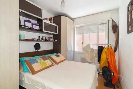 Quarto 1 de apartamento para alugar com 2 quartos, 84m² em Santo Antônio, Porto Alegre