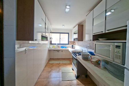Apartamento para alugar com 350m², 5 quartos e 2 vagas Apartamento para alugar com 350m², 5 quartos e 2 vagasCozinha