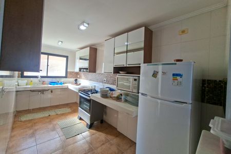 Apartamento para alugar com 350m², 5 quartos e 2 vagas Apartamento para alugar com 350m², 5 quartos e 2 vagasCozinha