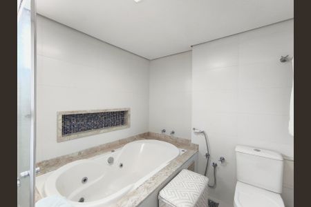 Apartamento à venda com 185m², 3 quartos e 3 vagasBanheiro da Suíte