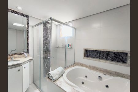 Apartamento à venda com 185m², 3 quartos e 3 vagasBanheiro da Suíte