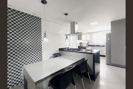 Apartamento à venda com 185m², 3 quartos e 3 vagasCozinha