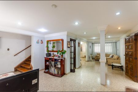 Casa para alugar com 200m², 3 quartos e 2 vagas Casa para alugar com 200m², 3 quartos e 2 vagasSala