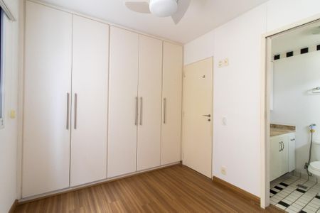 Apartamento à venda com 75m², 3 quartos e 2 vagas Apartamento à venda com 75m², 3 quartos e 2 vagasSuite