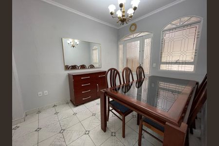 Casa para alugar com 200m², 2 quartos e 2 vagasSala