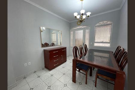 Casa para alugar com 200m², 2 quartos e 2 vagasSala
