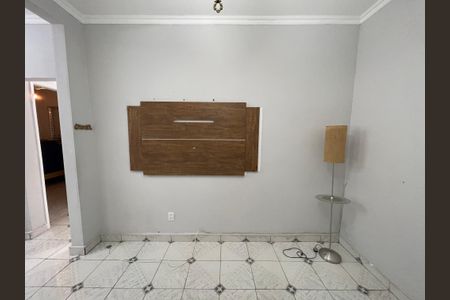 Casa para alugar com 200m², 2 quartos e 2 vagasSala