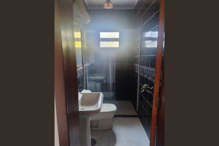 Banheiro 2 de casa para alugar com 3 quartos, 191m² em Jardim São Pedro, Porto Alegre