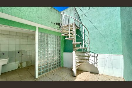 Casa à venda com 168m², 2 quartos e 2 vagas Casa à venda com 168m², 2 quartos e 2 vagasQuintal