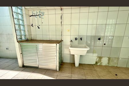 Casa à venda com 168m², 2 quartos e 2 vagas Casa à venda com 168m², 2 quartos e 2 vagasÁrea de Serviço