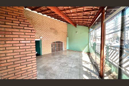 Casa à venda com 168m², 2 quartos e 2 vagas Casa à venda com 168m², 2 quartos e 2 vagasChurrasqueira
