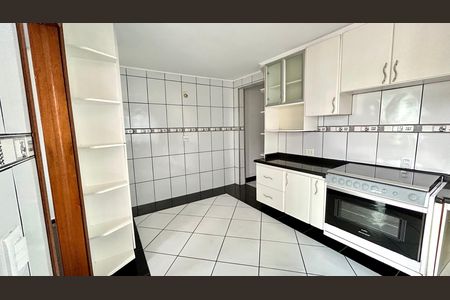 Casa à venda com 168m², 2 quartos e 2 vagas Casa à venda com 168m², 2 quartos e 2 vagasCozinha