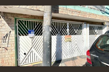Casa à venda com 168m², 2 quartos e 2 vagas Casa à venda com 168m², 2 quartos e 2 vagasPlaca instalada na fachada do imóvel