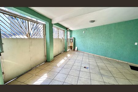 Casa à venda com 168m², 2 quartos e 2 vagas Casa à venda com 168m², 2 quartos e 2 vagasGaragem
