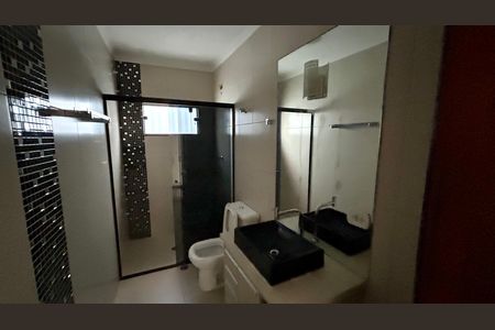 Casa à venda com 168m², 2 quartos e 2 vagas Casa à venda com 168m², 2 quartos e 2 vagasBanheiro 1