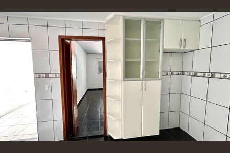 Casa à venda com 168m², 2 quartos e 2 vagas Casa à venda com 168m², 2 quartos e 2 vagasCozinha