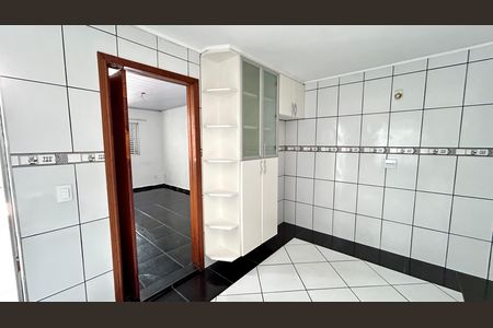 Casa à venda com 168m², 2 quartos e 2 vagas Casa à venda com 168m², 2 quartos e 2 vagasCozinha