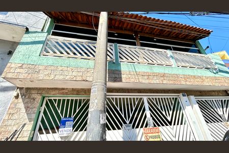 Casa à venda com 168m², 2 quartos e 2 vagas Casa à venda com 168m², 2 quartos e 2 vagasPlaca instalada na fachada do imóvel