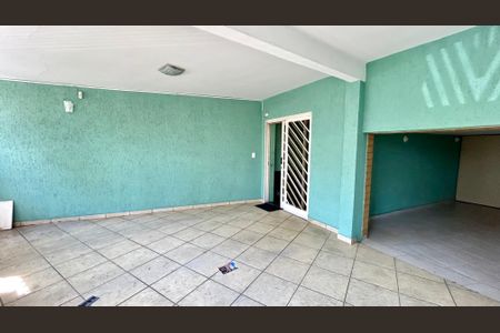 Casa à venda com 168m², 2 quartos e 2 vagas Casa à venda com 168m², 2 quartos e 2 vagasGaragem
