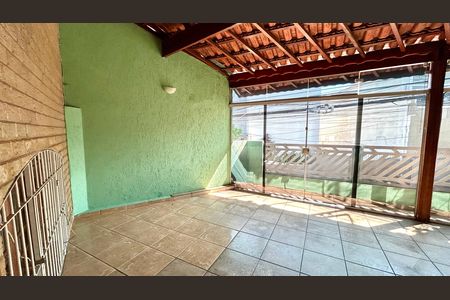 Casa à venda com 168m², 2 quartos e 2 vagas Casa à venda com 168m², 2 quartos e 2 vagasChurrasqueira