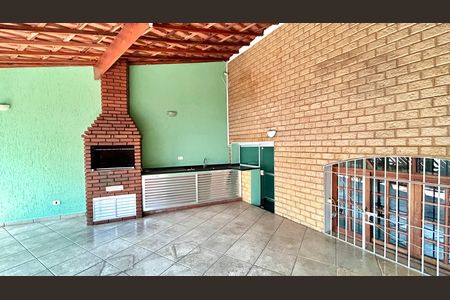 Casa à venda com 168m², 2 quartos e 2 vagas Casa à venda com 168m², 2 quartos e 2 vagasChurrasqueira