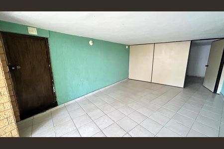 Casa à venda com 168m², 2 quartos e 2 vagas Casa à venda com 168m², 2 quartos e 2 vagasGaragem