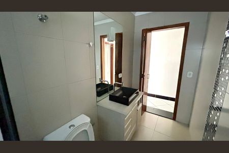 Casa à venda com 168m², 2 quartos e 2 vagas Casa à venda com 168m², 2 quartos e 2 vagasBanheiro 1