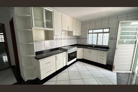 Casa à venda com 168m², 2 quartos e 2 vagas Casa à venda com 168m², 2 quartos e 2 vagasCozinha