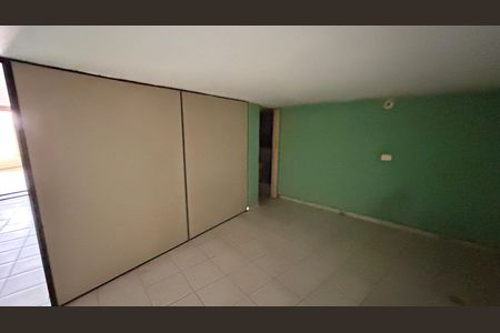 Casa à venda com 168m², 2 quartos e 2 vagas Casa à venda com 168m², 2 quartos e 2 vagasGaragem