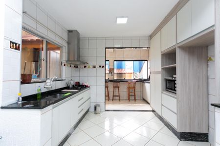 Casa para alugar com 171m², 3 quartos e 2 vagasCozinha 