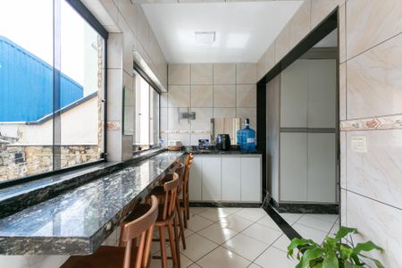 Casa para alugar com 171m², 3 quartos e 2 vagasCozinha 